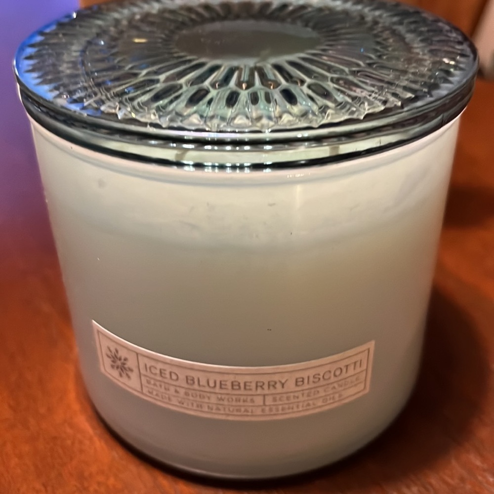 Bath and Body Works Iced Blueberry Biscotti glass